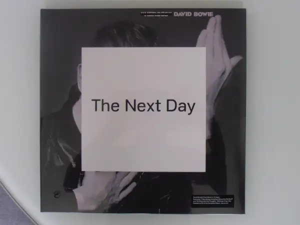 Okładka albumu Davida Bowiego "The Next Day".