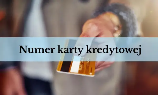 Dłoń trzyma kartę kredytową, na której widnieje napis "Numer karty kredytowej".