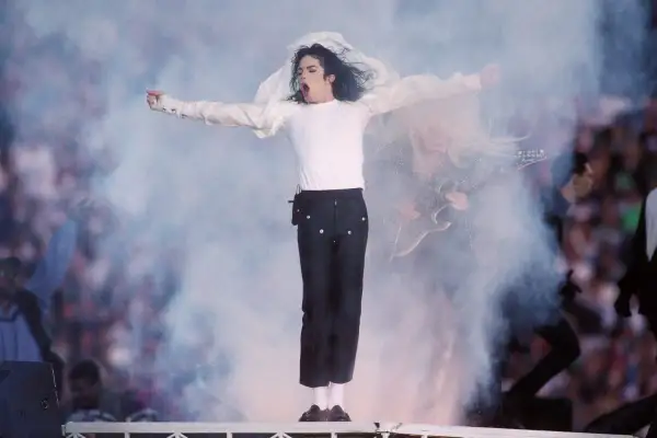 Michael Jackson w sztuce pop: jak jego wpływ zmienił kulturę