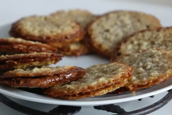 Krispiga havreflarn med en härlig chokladfyllning. Perfekta att bjuda på eller njuta av själv.
