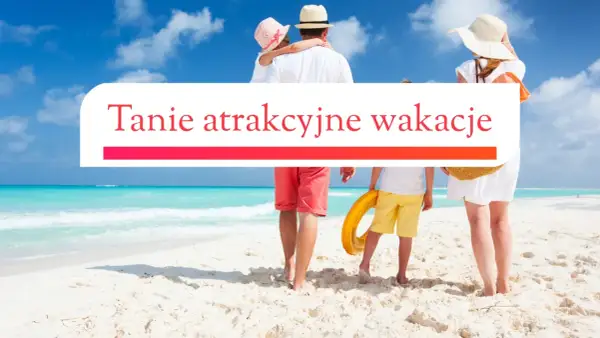 Rodzina na plaży szuka odpowiedzi, gdzie najtaniej na wakacje. Tekst "Tanie atrakcyjne wakacje" podkreśla cel podróży.