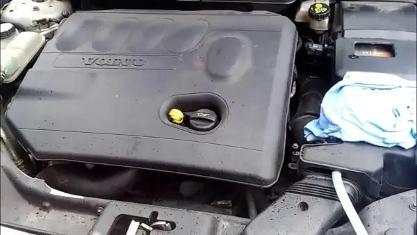 Volvo V50 DPF: Gdzie ukryto zbiornik płynu? Znajdź go sam!