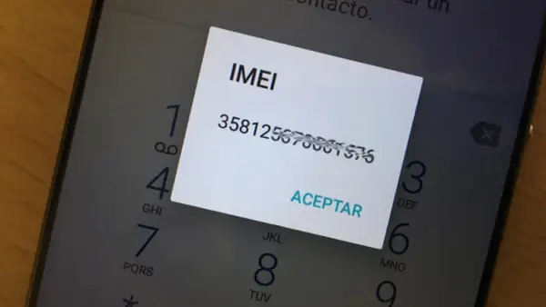 Ventana emergente muestra el código IMEI de un teléfono.