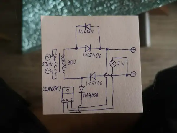 Rysunek schematu prostownika 12V z transformatorem, diodami i żarówką.