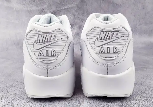Oryginalna bluza Nike: Jak rozpoznać podróbkę? Kod SKU prawdę powie