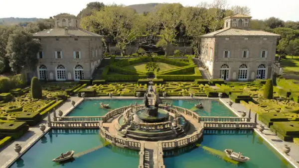 Giardini rinascimentali con fontane e labirinti di siepi a Bagnaia, Viterbo.