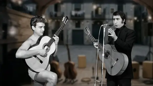 Dos guitarristas interpretan rumba catalana actual en un escenario al aire libre. Uno canta y toca la guitarra, el otro solo toca.