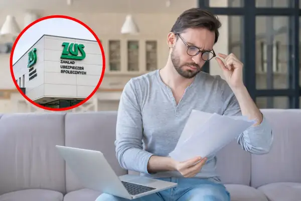 Mężczyzna z laptopem i dokumentami zastanawia się, ubezpieczenie społeczne co to? W tle budynek ZUS.