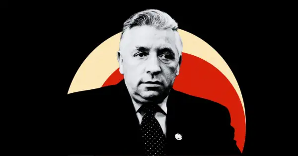 Portret mężczyzny w garniturze, z tyłu kolorowe łuki. Człowiek istota pełna sprzeczności, jego spojrzenie zdaje się to odzwierciedlać.