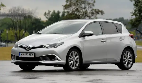 Toyota Auris: pojemność baku, rezerwa i zasięg wszystko, co musisz wiedzieć