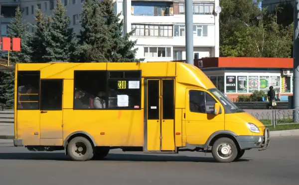 Mały autokar ile miejsc? Odkryj, ile osób zmieści się w mikrobusie