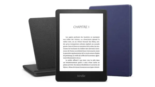 Liseuse Kindle affichant "Chapitre 1". Un autre appareil Kindle est visible à côté, montrant c'est quoi un format Kindle.