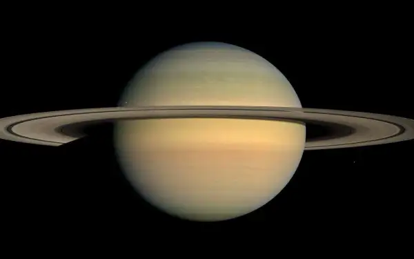 Saturn med sina ringar. Man undrar hur många ringar har saturnus, men det är svårt att räkna dem alla.
