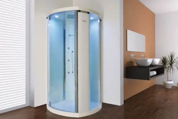 Une cabine de douche moderne avec éclairage bleu, offrant une expérience de douche sensorielle relaxante.