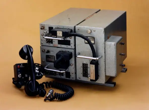 Pierwszy telefon komórkowy wyglądał jak ten sprzęt.