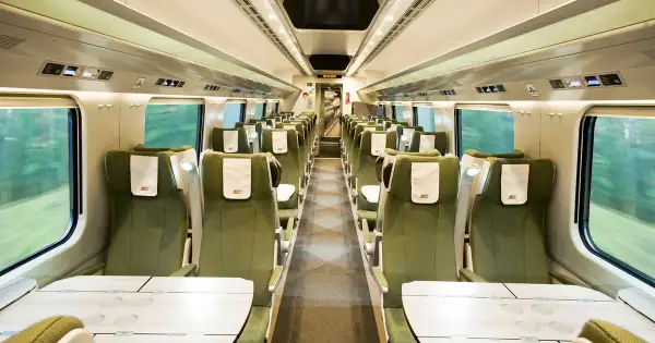 Intercity od środka: Klasa 1 czy 2? Zobacz, zanim kupisz bilet!