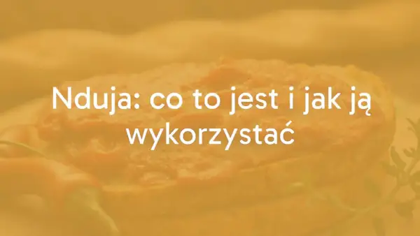 Nduja: co to jest i jak ją wykorzystać. Pikantna pasta na chlebie, z papryczką chili w tle.