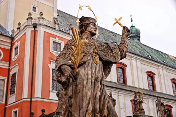 Niezwykłe atrakcje w Broumovie, które musisz zobaczyć na własne oczy