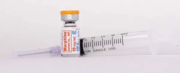Czy morfina przyspiesza śmierć? Prawda o leczeniu bólu w hospicjum