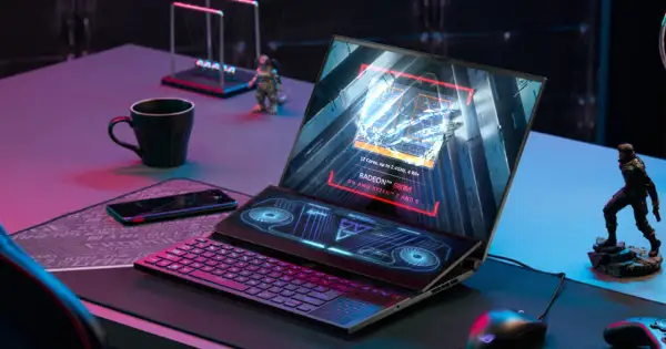 Laptop z ekranem głównym wyświetlającym specyfikację AMD Radeon 680M na procesorze Ryzen 7/9. Obok klawiatura i dodatkowy ekran.