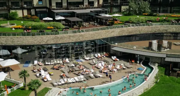 Relaks przy basenie i w spa. Sprawdź hotel Arłamów ceny i ofertę.