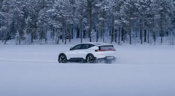 Tesla: Ile naprawdę przejedzie w Polsce? Zasięg zimą i na autostradzie