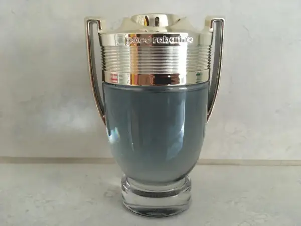 Paco Rabanne Invictus 100ml w trofeum. Zapach zwycięzcy, który dodaje pewności siebie.