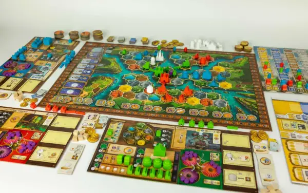 Rozłożone plansze i figurki do gry, zapowiadające epicką przygodę i najlepsze gry RPG.