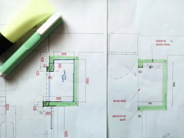 Disegno tecnico con evidenziature verdi e pennarelli, forse per una variazione catastale dopo 20 anni.