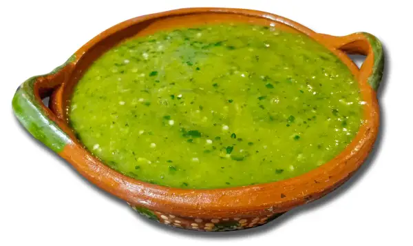 En skål med grön salsa, perfekt för ditt nästa salsa recept.