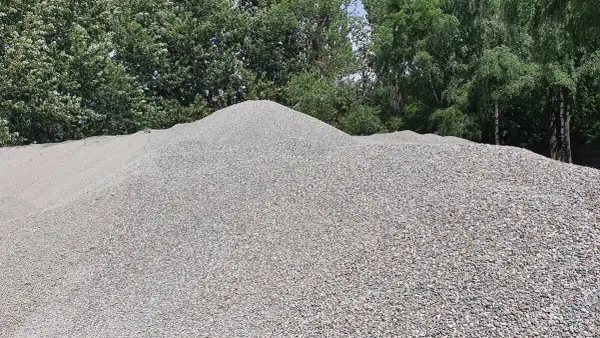 Ile waży m3 żwiru 2-8 mm? Zaskakujące różnice w wadze!