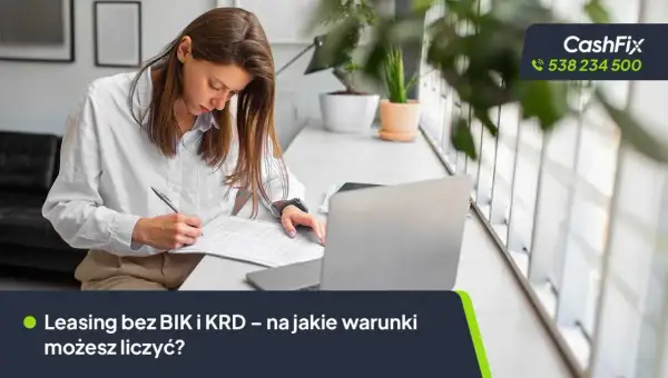 Kobieta analizuje dokumenty, zastanawiając się, czy jestem w BIK, czy dostanę leasing. Na ekranie laptopa widnieje logo CashFix.