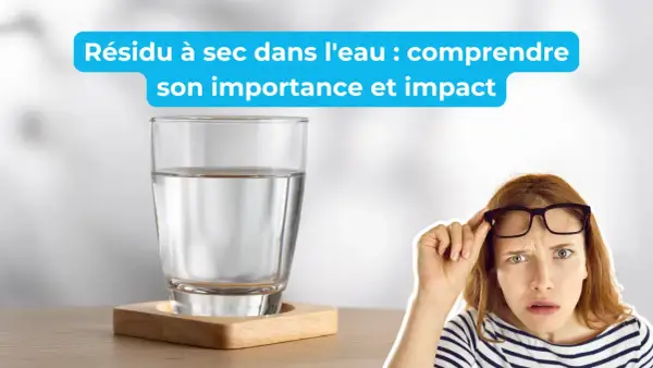 Verre d'eau avec un texte sur le résidu sec. Une femme perplexe regarde.