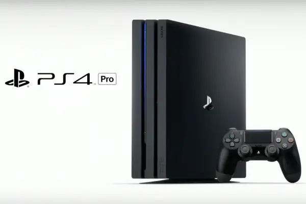 Konsola PlayStation 4 Pro z kontrolerem DualShock 4 na białym tle.