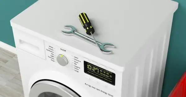 Outil de réparation sur un sèche-linge qui ne sèche plus. Le tournevis et la clé indiquent un problème.