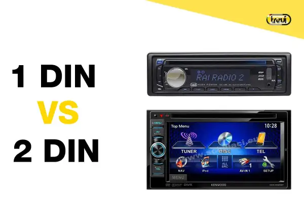 Confronto tra autoradio: un modello compatto 1 DIN con display semplice e un modello più grande 2 DIN con schermo touch e molteplici funzioni.