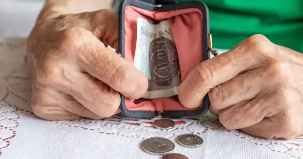 Czym się różni renta od emerytury? Kluczowe różnice i konsekwencje