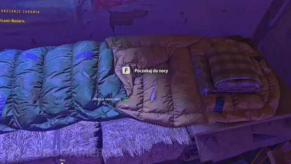 Śpiwór i koc na słomie, gotowe do odpoczynku. To miejsce to kluczowy punkt w dying light 2 poradnik, pozwalający przeczekać noc.
