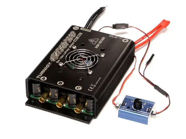 Regulator obrotów silnika elektrycznego Turnigy Fatboy 300A z potencjometrem do precyzyjnego sterowania.