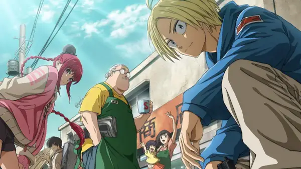 Charaktere aus Sakamoto Days Staffel 2 auf einer Straße, ein Mann mit blonden Haaren blickt neugierig herab.