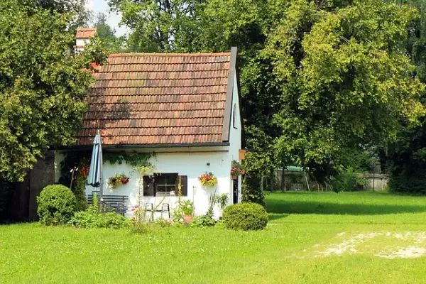Działka rekreacyjna co można budować? Sprawdź, co możesz postawić