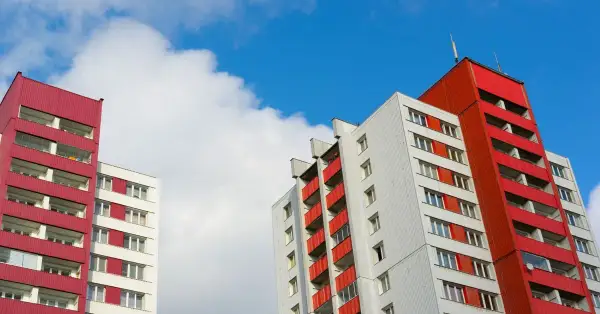 Pod kogo podlega spółdzielnia mieszkaniowa? Kluczowe informacje prawne