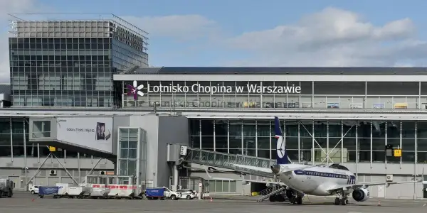 Nietypowy obiekt na lotnisku Chopina w Warszawie - zaskakujące fakty
