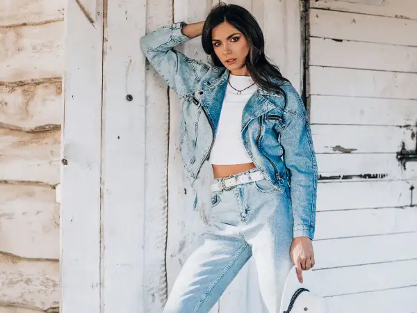 Czy kurtki jeansowe są modne? Odkryj najnowsze trendy i stylizacje