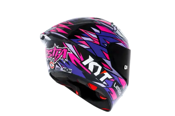 Kask motocyklowy Kyt z grafiką "Sista" w kolorach różowym i fioletowym. Wykonany z poliwęglanu czy włókna szklanego?