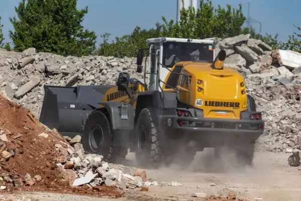 Ile kosztuje wynajem koparki bez operatora? Sprawdź ceny i oszczędności