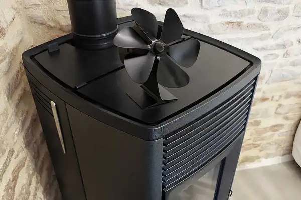 Ventilateur pour poêle à granulé, un avis positif sur son efficacité pour diffuser la chaleur.