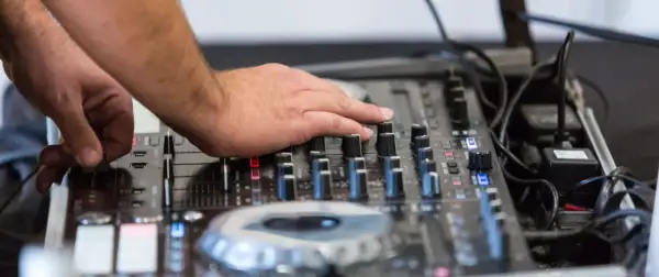 Jakie pytania do DJ na wesele, aby uniknąć rozczarowania?