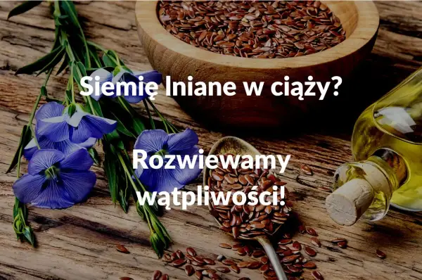 Siemię lniane w ciąży? Rozwiewamy wątpliwości! Na drewnianym blacie leżą niebieskie kwiaty lnu, miska z nasionami i łyżka pełna siemienia.