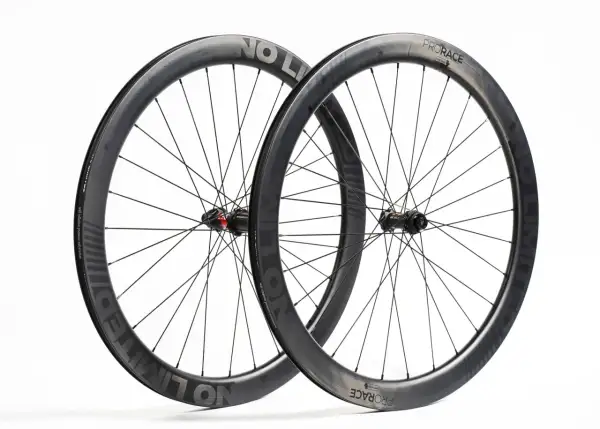 Szytki czy opony? Tubeless: wybierz idealne koła szosowe!